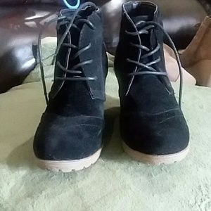 RUE 21 LACE UP BOOTIES SIZE 7/8